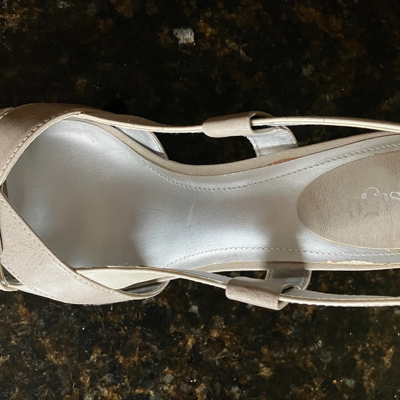 Slingback Heels Pumps Cream Size 7.5 - Picture 14 of 17